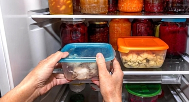 Sıcak Yiyecekleri Buzdolabına Koymamalısınız: Gıda Uzmanının Uyarıları ve Bilimsel Deneyin Sonuçları