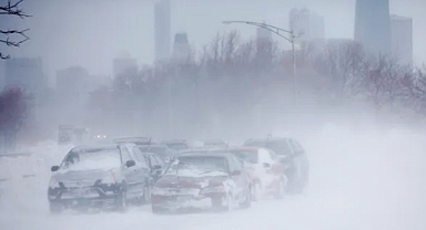 First Major Winter Storm Brings Snow and Windy Conditions to Chicago